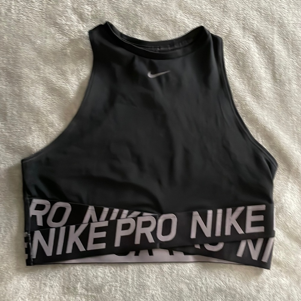 Nike top sports bra size large